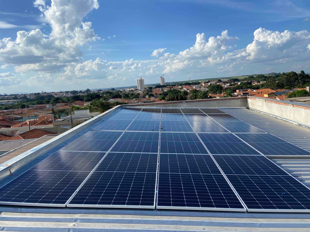 Engenheira fotovoltaica responsável pelos projetos Cicluzsol